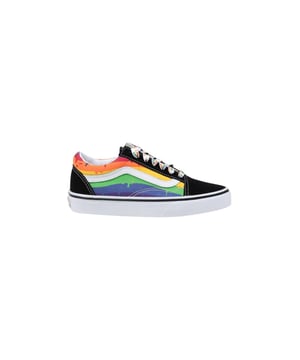 '''json
{
  beschrijving: Til je casual stijl naar een hoger niveau met deze Sporty Slip
  On Lace
  Up Sneakers van Vans. Deze zwarte sneakers zijn ontworpen voor vrouwen en perfect voor het lente/zomerseizoen en hebben een levendig gekleurd patroon. De vetersluiting en het slip
  on ontwerp zorgen voor zowel comfort als gemak waardoor ze een ideale keuze zijn voor dagelijks gebruik. Deze sneakers zijn gemaakt van 100% stof en zijn even duurzaam als stijlvol. Artikelcode: VN0A5AO92CV1.
  bullet_description: {
  Merk: Vans
  Geslacht: Vrouwen
  Type: Sneakers
  Seizoen: lente/zomer
  Kleur: zwart
  Patroon: gekleurd
  Sluiting: veters
  Details: Instapper sportief
  Artikelcode: VN0A5AO92CV1
  Samenstelling: 100% stof
  }
}