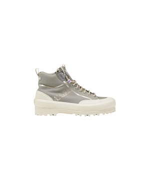 Marca: Superga.
  Genero: Mujeres.
  Tipo: zapatillas de deporte.
  Temporada: Otono/Invierno.
  Color: blanco.
  Suela: goma.
  Forro: textil.
  Codigo del articulo: NP0A4HMD.
  Composicion: 100% tela.
  Material: textil.