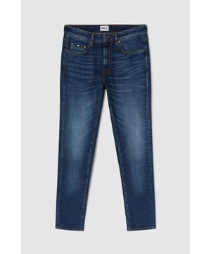 El vaquero slim fit 5 bolsillos Albert Simple para hombre es uno de nuestros bestsellers más apreciados, ya que combina la elegancia de un clásico atemporal con la practicidad. Confeccionado en tejido diagonal elástico de 10,50 OZ, esta pieza esencial está diseñada para quienes buscan un ajuste impecable y un look que destaque. Características principales: Corte: Slim Tejido 10.50 OZ diagonal elástico