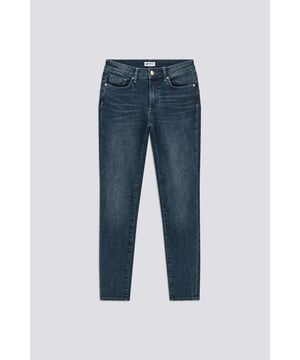 Vaqueros pitillo de talle alto y largo hasta el tobillo para mujer que combinan la máxima comodidad con una refinada feminidad. El diseño se realza con un canesú perfilado y pinzas moldeadoras que proporcionan un efecto push-up distintivo. Disponibles en varios lavados, son un elemento esencial de cualquier armario. Características principales: Corte: Ceñido, cintura alta Detalles: Canesú perfilado, pinzas moldeadoras con efecto push-up