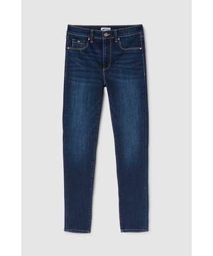 El jegging definitivo debe su éxito a la combinación perfecta de comodidad y sensualidad. El corte ajustado, realzado por una cintura alta y tejidos ligeros ultraelásticos, esculpe y realza las curvas. Los bolsillos delanteros cosidos acentúan el efecto segunda piel.