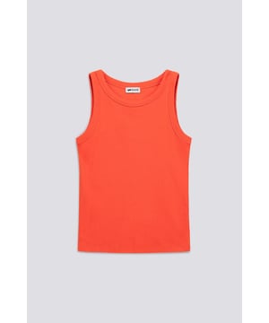 Ajustada y elástica, la camiseta de tirantes mezcla un toque activo con un diseño esencial. Es un paspartú glamuroso que se adapta a cualquier ocasión.  Características principales:  Punto elástico teñido en prenda Corte entallado Estampado grueso en transferencia tonal en la parte delantera