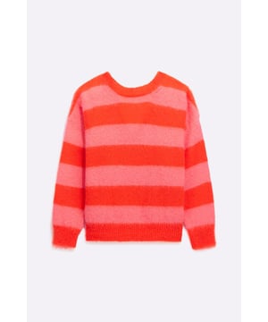 Ein Hauch von Weiblichkeit und Farbe für das Winteroutfit. Dieser Mohair-Pullover unterstreicht die Sinnlichkeit jeder Frau dank des tiefen V-Ausschnitts auf der Rückseite. Kombinieren Sie ihn mit einem Bleistiftrock oder einer Jeans für moderne Tageskleidung.  Hauptmerkmale:  Gebürsteter, bauschiger Mohair Übergroße Passform V-Ausschnitt auf der Rückseite Metallische Logoplakette auf der Rückseite