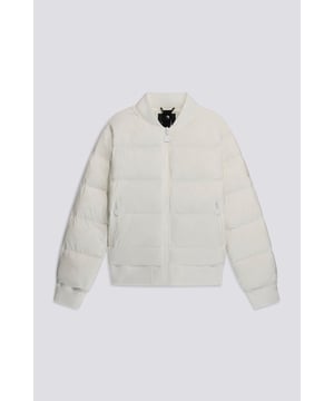 Bomber sin costuras para mujer que proporciona una sensación inmediata de calidez y confort. Moderna y versátil, es perfecta para tus looks diarios.   Características principales:  Nylon elástico Corte recto Sin costuras Aplicación de logotipo de goma en la manga