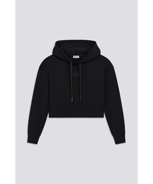 Look minimalista, detalles refinados, corte relajado y actitud deportiva. Esta sudadera es perfecta para llevar a diario sin esfuerzo con un toque urbano.  Características principales:  Tejido técnico Corte oversize Capucha con cordón Estampado de transferencia tonal con grosor en la parte delantera