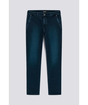 Uno de nuestros bestsellers más queridos en versión chino con bolsillos, el modelo Albert Simple de cinco bolsillos no es sólo un clásico atemporal, sino una auténtica declaración de estilo.