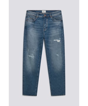 Low-Rise-Jeans im Five-Pocket-Stil mit entspannter Hüfte, tiefem Schritt und konisch zulaufendem Bein. Sie sind ikonisch und bequem und unterstreichen verschiedene Stile und Körpertypen. Kombinieren Sie sie mit einem T-Shirt oder einem Hemd im cleanen Design für perfekte Tageskleidung im echten Gas-Stil.