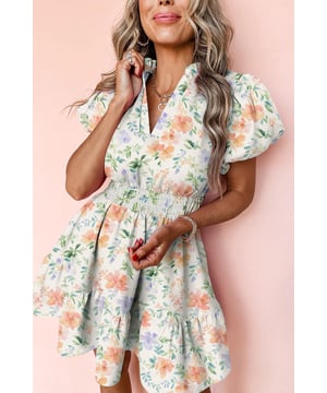 Beige bloemenprint jurk  
V-hals  
Korte pofmouwen  
Gesmokt hoge taille  
Mini-lengte  
Gerimpeld ontwerp  
Geschikt voor diverse sociale activiteiten  
Materiaal: 100% Katoen