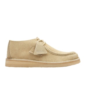Marke: Clarks. Obermaterial: Weich, Wildleder. Einlegesohle: Mit Markenzeichen, Geprägt. Laufsohle: Krepp, Leicht. Ösen: 2. Handgenäht. Absatz: Flach. niedrig geschnitten. Design: Logo, Quaste. Zehenstil: Rund. Zum Schnüren.