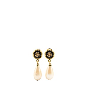 Herrajes en tono dorado.
  Perlas sinteticas.
  Cierre con clip.
  Disenado para mujeres.