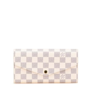 Damier Azur canvas body
  Voorflap met knoopsluiting
  Interieur ritsvak
  Interieur slip compartimenten
  Ontworpen voor vrouwen