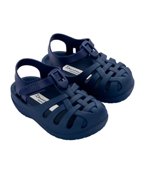 A classic model in the children world, the babouche is perfect for keeping baby's feet safe and comfortable. Velcro closure is super practical and easy. A must-have product for the little ones.