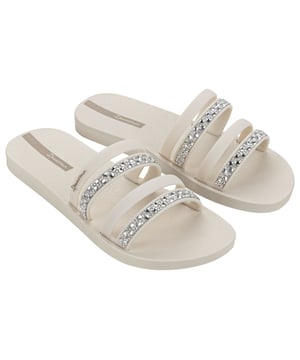 Stones and crystals are a confirmed trend in the fashion world, as they add glamor and sophistication to the look and all of this can be found in our Ipanema Chic. The product has multi-strips, two of which feature stonework. Super glamorous!