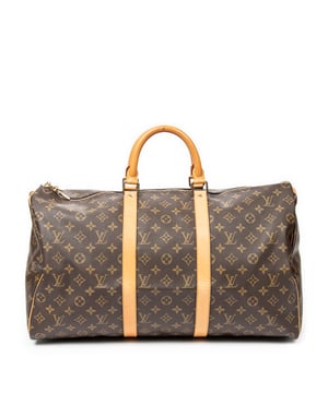 Louis Vuitton Bolsos Keepall 50 Bolso de hombro en Marrón Lona recubierta y Latón dorado hardware. El producto esta en Excelentes Condiciones (A).
  Dimensiones: 50x26x22 cm 
  Accesorios incluidos: Lugguage tag; Handle strap; Cadena; Keys
  Notas de Exterior: Esquinas ligeramente desgastadas
Notas de la correa/asa: Marcas de agua, Ligeramente oscurecido, Pequeñas grietas en el revestimiento
  BrandCo Paris encuentra artículos raros y en las mejores condiciones a precios increíbles. ¡Vale la pena tener paciencia! Compra con confianza: todos los artículos de BrandCo Paris son seleccionados y autenticados cuidadosamente por nuestro equipo de expertos.
  Todos los artículos vienen con un certificado de autenticidad y un embalaje entregado por BrandCo Paris.
  Tabla de clasificación de la condición del artículo
  N (como nuevo)
  AA (perfecto estado)
  A (excelente estado)
  AB (muy buen estado)
  B (bueno/regular)