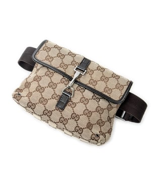 Gucci Tassen Small Waist Pouch  Schoudertas in de Bruin/Beige Doek in de Zilver  hardware. Het product is in In Uitstekende Staat (A).
  Afmetingen: 17x14x6 cm 
  Inclusief accessoires: Dustbag
  Opmerkingen over de binnenkant: Lichte krassen op voering
  BrandCo Paris vindt zeldzame artikelen in de beste staat voor ongelooflijke prijzen. Het is de moeite waard om geduldig te zijn! Koop met vertrouwen: alle artikelen van BrandCo Paris worden zorgvuldig geselecteerd en geverifieerd door ons team van experts.

  Alle artikelen worden geleverd met een certificaat van echtheid en verpakt door BrandCo Paris.

  Classificatietabel voor de conditie van het artikel:

  N (als nieuw)
  AA (perfecte staat)
  A (uitstekende staat)
  AB (zeer goede staat)
  B (goede/redelijke staat)
