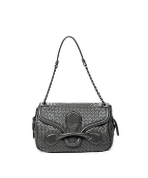 Bottega Veneta Bolsos Rialto Bag  Bolso de hombro en Gris Piel de becerro y Latón envejecido hardware. El producto esta en Excelentes Condiciones (A).
  Dimensiones: 29x17x9 cm 
  Accesorios incluidos: None
  Notas de Exterior: Ligeros rasguños en el cuerpo exterior
  BrandCo Paris encuentra artículos raros y en las mejores condiciones a precios increíbles. ¡Vale la pena tener paciencia! Compra con confianza: todos los artículos de BrandCo Paris son seleccionados y autenticados cuidadosamente por nuestro equipo de expertos.
  Todos los artículos vienen con un certificado de autenticidad y un embalaje entregado por BrandCo Paris.
  Tabla de clasificación de la condición del artículo
  N (como nuevo)
  AA (perfecto estado)
  A (excelente estado)
  AB (muy buen estado)
  B (bueno/regular)