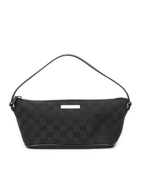 Gucci Bolsos Boat Pochette  Bolso de hombro en Negro Lienzo y Plata hardware. El producto esta en Perfectas Condiciones (AA).
  Dimensiones: 22x10x6 cm 
  Accesorios incluidos: None
  
  BrandCo Paris encuentra artículos raros y en las mejores condiciones a precios increíbles. ¡Vale la pena tener paciencia! Compra con confianza: todos los artículos de BrandCo Paris son seleccionados y autenticados cuidadosamente por nuestro equipo de expertos.
  Todos los artículos vienen con un certificado de autenticidad y un embalaje entregado por BrandCo Paris.
  Tabla de clasificación de la condición del artículo
  N (como nuevo)
  AA (perfecto estado)
  A (excelente estado)
  AB (muy buen estado)
  B (bueno/regular)