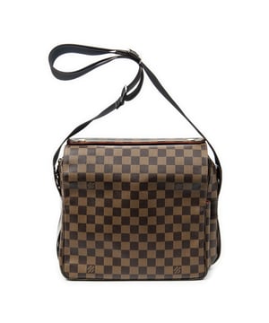 Louis Vuitton Taschen Naviglio  Umhängetasche und Braun Beschichtete Leinwand und Goldenes Messing hardware. Das Produkt ist auf in ausgezeichnetem Zustand (A).
  Abmessungen: 28x26x14 cm 
  Zubehör inklusive: Dustbag
  
  BrandCo Paris hat seltene Artikel und die besten Konditionen zu unglaublichen Preisen vorgestellt. Geduld lohnt sich! Kaufen Sie mit Vertrauen: Alle Artikel von BrandCo Paris sind von unserem Expertenteam ausgewählt und authentisch.
  Alle Artikel enthalten ein Echtheitszertifikat und wurden von BrandCo Paris übernommen.
  Tabelle zur Klassifizierung des Artikelzustands
  N (wie neu)
  AA (perfekter Zustand)
  A (ausgezeichneter Zustand)
  AB (sehr guter Zustand)
  B (gut/mittelmäßig)