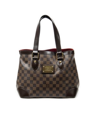 Louis Vuitton Bolsos Hampstead PM Bolso de hombro en Marrón Lona recubierta y Latón dorado hardware. El producto esta en Excelentes Condiciones (A).
  Dimensiones: 28x23x17 cm 
  Accesorios incluidos: None
  Notas de Hardware: Ligeros rasguños en la placa del logotipo
  BrandCo Paris encuentra artículos raros y en las mejores condiciones a precios increíbles. ¡Vale la pena tener paciencia! Compra con confianza: todos los artículos de BrandCo Paris son seleccionados y autenticados cuidadosamente por nuestro equipo de expertos.
  Todos los artículos vienen con un certificado de autenticidad y un embalaje entregado por BrandCo Paris.
  Tabla de clasificación de la condición del artículo
  N (como nuevo)
  AA (perfecto estado)
  A (excelente estado)
  AB (muy buen estado)
  B (bueno/regular)