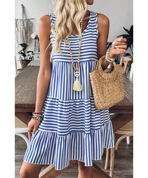 Himmelblau gestreiftes U-Ausschnitt ärmelloses lockeres Mini-Kleid  
Chic U-Ausschnitt und ärmelloses Design  
Hohe Taille für eine schmeichelhafte Silhouette  
Lockere Passform für angenehmen und mühelosen Tragekomfort  
Weiche, atmungsaktive Stoffe für ein leichtes Tragegefühl  
Ideal für warmes Wetter  
Material: 95% Baumwolle 5% Elasthan