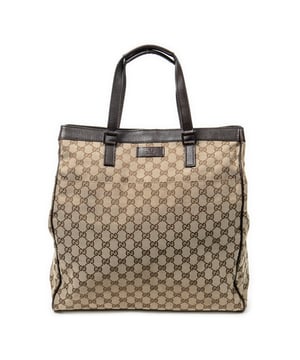 Gucci Tassen Tall Tote Bag  Schoudertas in de Beige/Bruin Doek in de Zilver  hardware. Het product is in In Uitstekende Staat (A).
  Afmetingen: 38x39x10 cm 
  Inclusief accessoires: None
  Opmerkingen over de buitenkant: Lichte slijtage in de onderste hoek
  BrandCo Paris vindt zeldzame artikelen in de beste staat voor ongelooflijke prijzen. Het is de moeite waard om geduldig te zijn! Koop met vertrouwen: alle artikelen van BrandCo Paris worden zorgvuldig geselecteerd en geverifieerd door ons team van experts.

  Alle artikelen worden geleverd met een certificaat van echtheid en verpakt door BrandCo Paris.

  Classificatietabel voor de conditie van het artikel:

  N (als nieuw)
  AA (perfecte staat)
  A (uitstekende staat)
  AB (zeer goede staat)
  B (goede/redelijke staat)