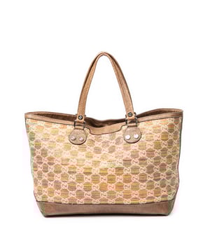 Gucci Bolsos Large Libeccio Sunset Tote  Bolso de hombro en Marrón/Rojo/Naranja Lienzo y Plata hardware. El producto esta en Excelentes Condiciones (A).
  Dimensiones: 37x32x17 cm 
  Accesorios incluidos: None
  Notas de la correa/asa: Ligeramente usado
  BrandCo Paris encuentra artículos raros y en las mejores condiciones a precios increíbles. ¡Vale la pena tener paciencia! Compra con confianza: todos los artículos de BrandCo Paris son seleccionados y autenticados cuidadosamente por nuestro equipo de expertos.
  Todos los artículos vienen con un certificado de autenticidad y un embalaje entregado por BrandCo Paris.
  Tabla de clasificación de la condición del artículo
  N (como nuevo)
  AA (perfecto estado)
  A (excelente estado)
  AB (muy buen estado)
  B (bueno/regular)
