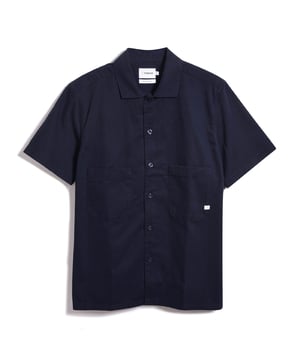 Mens Farah Rodney Shirt in true navy- Classic collar.- Short sleeves.- Full button fastening.- Chest pockets.- Regular fit.- Ref: F4WMD017412