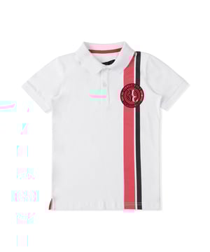 Die Marke Billionaire verzichtet nicht auf ihr wichtigstes Symbol: ihr Logo. Auf diesem Poloshirt aus Baumwolljersey findet es sich auf einem Patch, der auf der linken Brustseite aufgenäht ist. Verzierung mit aufgedruckten Längsstreifen in Kontrastfarben. Gerippter Kragen mit Knöpfen. Gerippte Ärmelbündchen. Zwei seitliche Schlitze.