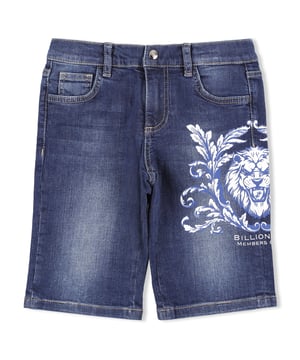 Los clásicos pantalones cortos desgastados de denim de cinco bolsillos son indispensables, incluso en el armario de un niño. El estampado icónico de cabeza de león adorna la pernera izquierda. Incluye un botón de metal en la cintura.  Dobladillo vuelto.