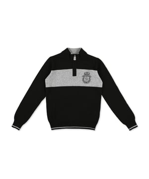 Billionaire mantiene uno de sus símbolos más importantes: su blasón. En este jersey de punto de lana con cuello de cremallera, se presenta bordado en la parte izquierda del pecho sobre una banda en contraste insertada. Cuello, puños y borde inferior de punto de canalé de rayas en contraste