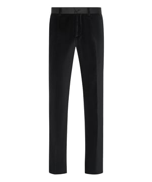Voeg een vleugje Plein uniciteit toe aan je look. Bekijk deze fluwelen avondbroek en ontdek de kenmerken.   Katoenfluweel   Hoogglanzende satijnen details   Satijn gevoerde enkele knoop   Steekzakken   Pasvorm: Slank