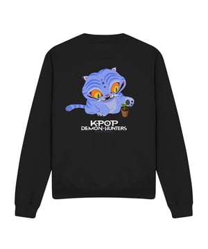 50% Katoen, 50% Polyester. Stof: Middengewicht, Weefsel. Personages: Derpy Tijger. Ontwerp: Logo, afgedrukt. Stoftechnologie: Ademend. Zoom: getailleerd, versterkt, tweelingnaaldssteek. Halslijn: Ronde hals, versterkt, tweelingnaaldssteek. Mouwtype: Met lange mouwen. Manchet: Ribbel. Tagless. Bevestiging: Trek aan de achterkant. 100% Officieel Gelicentieerd. S: 40 in. M: 44 in. L: 48 in. XL: 50 in. XXL: 54 in.