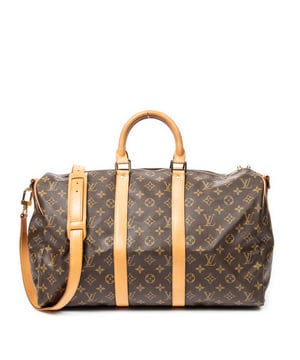 Louis Vuitton Taschen Keepall Bandouliere 45 Reisetasche und Braun Beschichtete Leinwand und Goldenes Messing hardware. Das Produkt ist auf in ausgezeichnetem Zustand (A).
  Abmessungen: 45x24x20 cm 
  Zubehör inklusive: Strap
  Äußere Hinweise: Leichte Schmutzflecken auf der Vachetta
Innenhinweise: Zigarettengeruch
Hinweise zu Riemen/Griff: Leicht dunkel
  BrandCo Paris hat seltene Artikel und die besten Konditionen zu unglaublichen Preisen vorgestellt. Geduld lohnt sich! Kaufen Sie mit Vertrauen: Alle Artikel von BrandCo Paris sind von unserem Expertenteam ausgewählt und authentisch.
  Alle Artikel enthalten ein Echtheitszertifikat und wurden von BrandCo Paris übernommen.
  Tabelle zur Klassifizierung des Artikelzustands
  N (wie neu)
  AA (perfekter Zustand)
  A (ausgezeichneter Zustand)
  AB (sehr guter Zustand)
  B (gut/mittelmäßig)