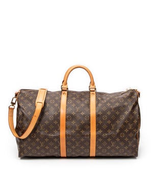 Louis Vuitton Bolsos Keepall Bandouliere 55 Bolsa de viaje en Marrón Lona recubierta y Latón dorado hardware. El producto esta en Excelentes Condiciones (A).
  Dimensiones: 55x28x25 cm 
  Accesorios incluidos: Strap
  Notas de Exterior: Vagetta ligeramente oscurecida
Notas de Interior: Ligeras manchas en el forro
Notas de Hardware: Ligeramente deslustrado
  BrandCo Paris encuentra artículos raros y en las mejores condiciones a precios increíbles. ¡Vale la pena tener paciencia! Compra con confianza: todos los artículos de BrandCo Paris son seleccionados y autenticados cuidadosamente por nuestro equipo de expertos.
  Todos los artículos vienen con un certificado de autenticidad y un embalaje entregado por BrandCo Paris.
  Tabla de clasificación de la condición del artículo
  N (como nuevo)
  AA (perfecto estado)
  A (excelente estado)
  AB (muy buen estado)
  B (bueno/regular)