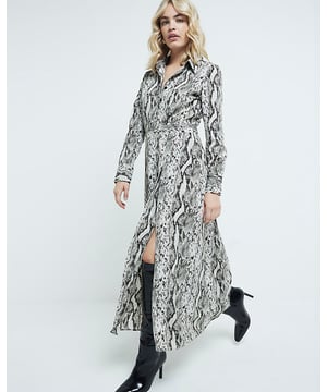 Collared, Button fastening, Snake print, Long sleeves, Pleated design, Front split hem