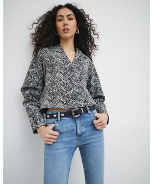 V-neck, Long sleeves, Button fastening, Abstract print