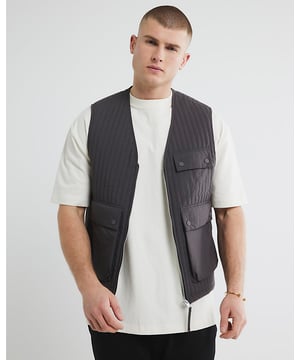 V neck, Quilted detail, Zipped fastening, Multiple buttoned pockets, Sleeveless