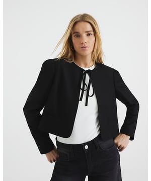 Crew neckline, Open front, Long sleeves, Tie fastening, Decorative pockets, Cropped