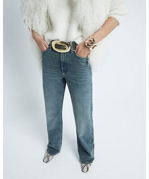 High waisted, Relaxed straight fit, Denim fabric, Belt loops, Classic 5 pockets, Button and zip fastening