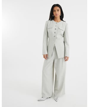 Petite collection, High waisted fit, Wide leg, Pleated, Belt loops, Slip pockets, Concealed fastening