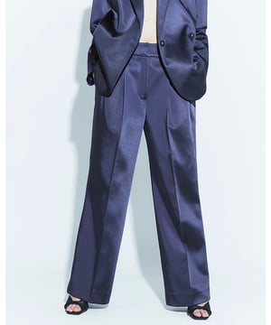 Satin fabric, Wide leg, Belt loops, Side slip pockets, Concealed zip fastening