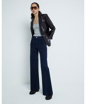High waisted, Wide leg, Denim fabric, Front pockets, Belt loops, Button and zip fastening