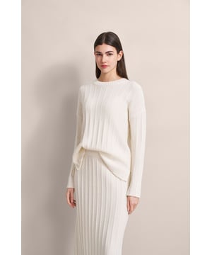 Erlebe Luxus und Komfort mit dem Rundhalspullover von bugatti. Dieser Pullover aus einer edlen Woll-Kaschmir-Mischung bietet eine angenehme Passform und ist durch sein schlichtes Design ideal für jede Gelegenheit. Perfekt für diejenigen, die Wert auf Qualität und stilvolle Erscheinung legen!