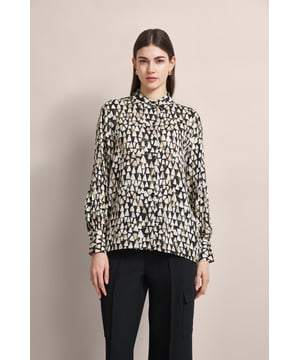 Maak een fashion statement met deze overhemdblouse van bugatti. Dit charmante stuk wordt gekenmerkt door een levendige grafische print. Het is gemaakt van 100% viscose en voelt zacht aan. Met een klassieke overhemdkraag en vierkante manchet met 2 knopen - een perfecte keuze voor stijlbewuste vrouwen!