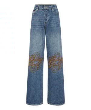 Style and orginality with these denim 5 pocket pants featuring a basic fit and precious details. Find out more.                                                                Denim   Used wash   Knee-high embroideries   Logoed patch sewn on the right rear pocket   Single metal button   Fit: Skater