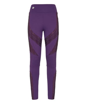 con cristales  Añade un toque de glamour a tu conjunto con estos leggings de punto de rayón elástico decorados y... Descubre más.    Jersey de mezcla de rayón elástico.   Estampado geométrico de strass de colores a juego   Insignia hexagonal cosida en la cintura   Cintura elástica forrada   Costura a dos agujas
