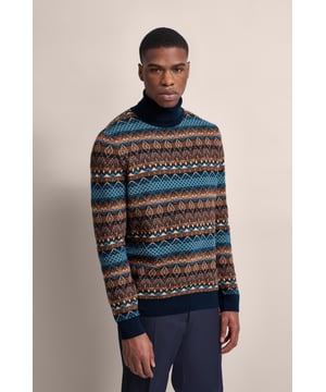 Setze ein farbenfrohes Statement mit dem bugatti Rollkragenpullover! Das auffällige Multicolor-Fair-Isle-Jacquard-Muster verleiht diesem 100-%-Baumwollpullover einen unverwechselbaren Look. Die bequeme Passform und die Rippenbündchen sorgen für optimalen Tragekomfort. Waschbar bei 30 Grad, ist dieser Pullover nicht nur stilvoll, sondern auch pflegeleicht. Ein echter Hingucker für kühle Tage!