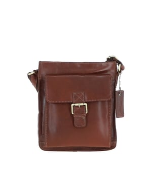 Crafted for style and convenience, this leather flap over side bag is the perfect hands-free companion for daily outings. With a spacious main compartment secured by a magnetic flap closure, it also features 2 outer pockets for quick-access items and 2 internal pockets to keep essentials organized. The gold-coloured hardware adds a refined touch, while the adjustable strap with a 35–72 cm drop length offers versatile wear as a crossbody or shoulder bag. Dimensions: 20 cm (L) x 7.5 cm (W) x 24 cm (H).