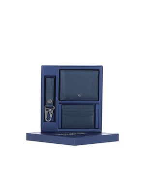 This Brampton London leather gift set is a stylish and practical accessory trio, including a genuine leather wallet with multiple card slots, a slim card holder for essentials, and a durable key ring. Crafted from 100% leather, this sleek and functional set is ideal for everyday use or as a thoughtful gift for any occasion. Dimensions: (L) 12 cm (H) 9 cm.