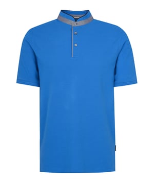Een polo voor elke gelegenheid. De opstaande kraag geeft dit poloshirt een extra slimme touch. De zuiver katoenen piquÈ stof is huidvriendelijk en ademend. Een chambray-detail op de kraag, knoopsluiting en logoborduursel ronden het ontwerp af.